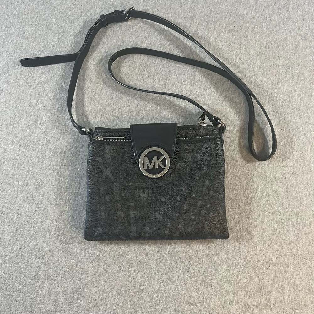 Michael Kors Jet Set Travel Logo Signature Black Silver-Tone Crossbody Bag